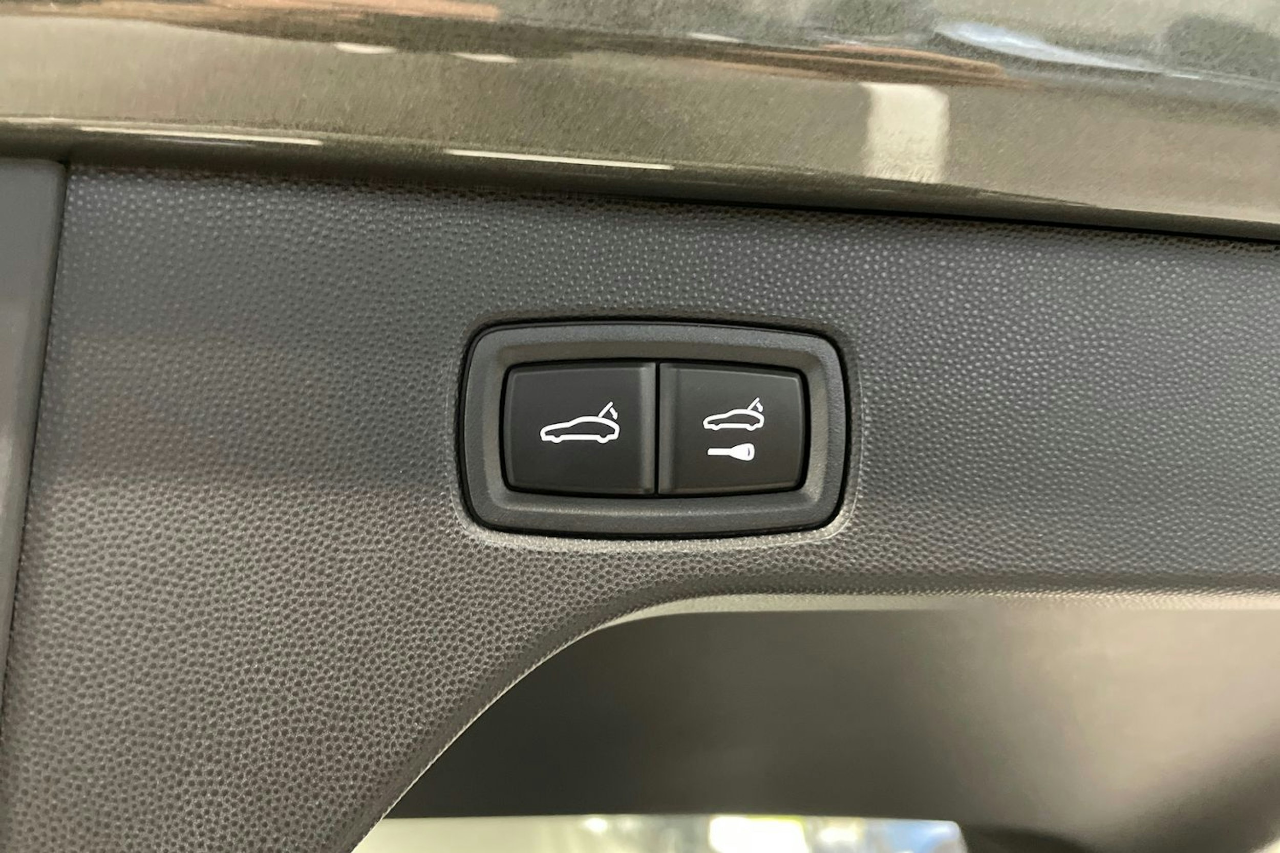 met. vihreä Porsche Macan 2025 kuva 21.