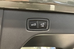 met. vihreä Porsche Macan 2025 kuva 21.