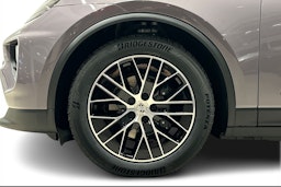 violetti Porsche Macan 2025 kuva 9.