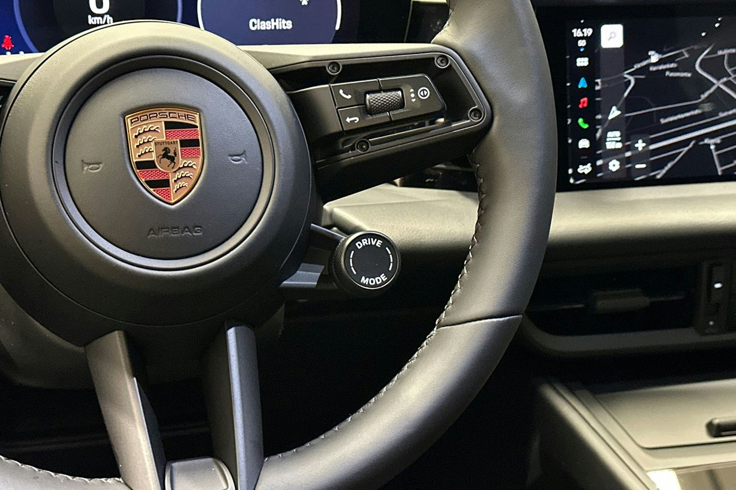 violetti Porsche Macan 2025 kuva 11.