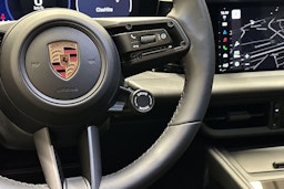 violetti Porsche Macan 2025 kuva 11.