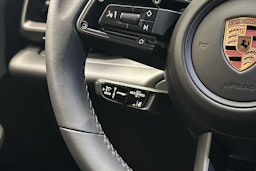 violetti Porsche Macan 2025 kuva 12.