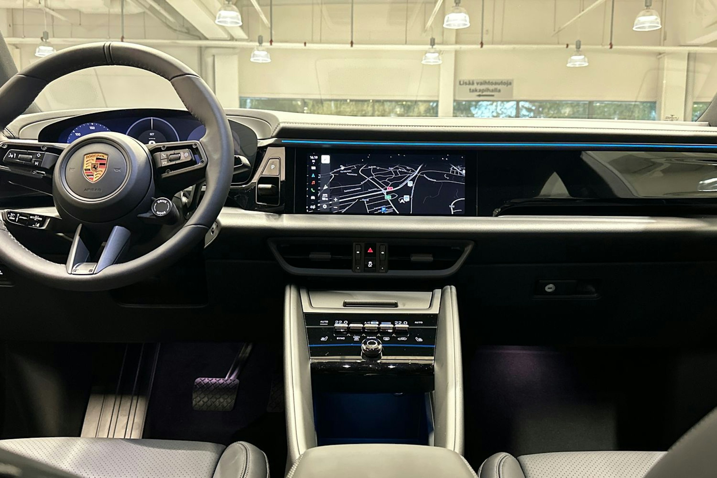 violetti Porsche Macan 2025 kuva 13.