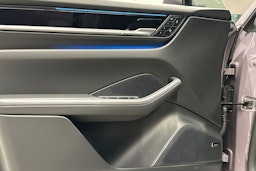 violetti Porsche Macan 2025 kuva 15.