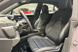 violetti Porsche Macan 2025 kuva 18.