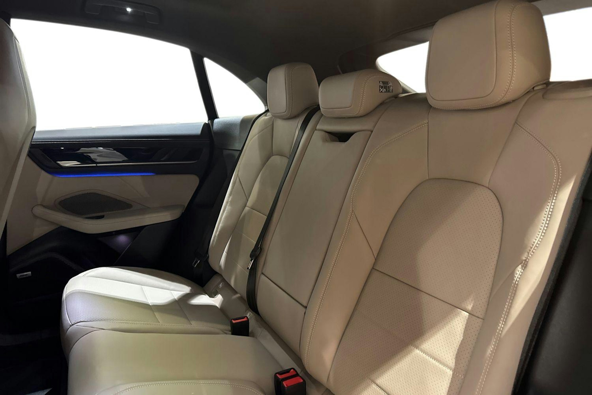 vihreä Porsche Macan 2025 kuva 8.