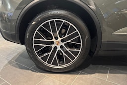 vihreä Porsche Macan 2025 kuva 10.