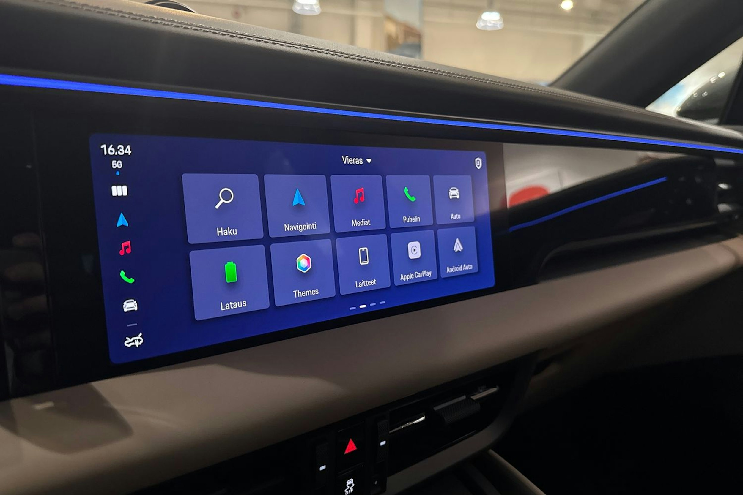 vihreä Porsche Macan 2025 kuva 15.