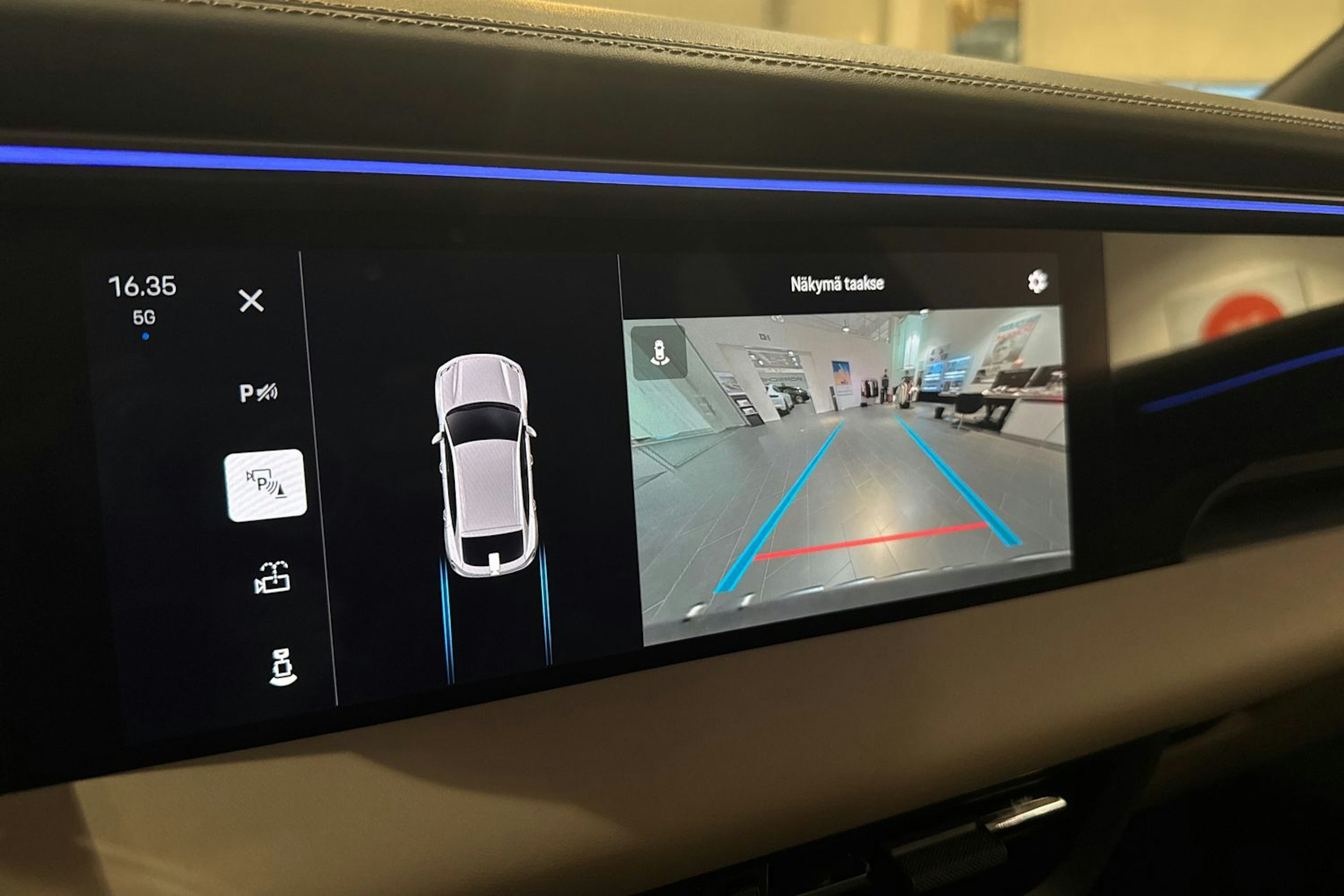 vihreä Porsche Macan 2025 kuva 18.