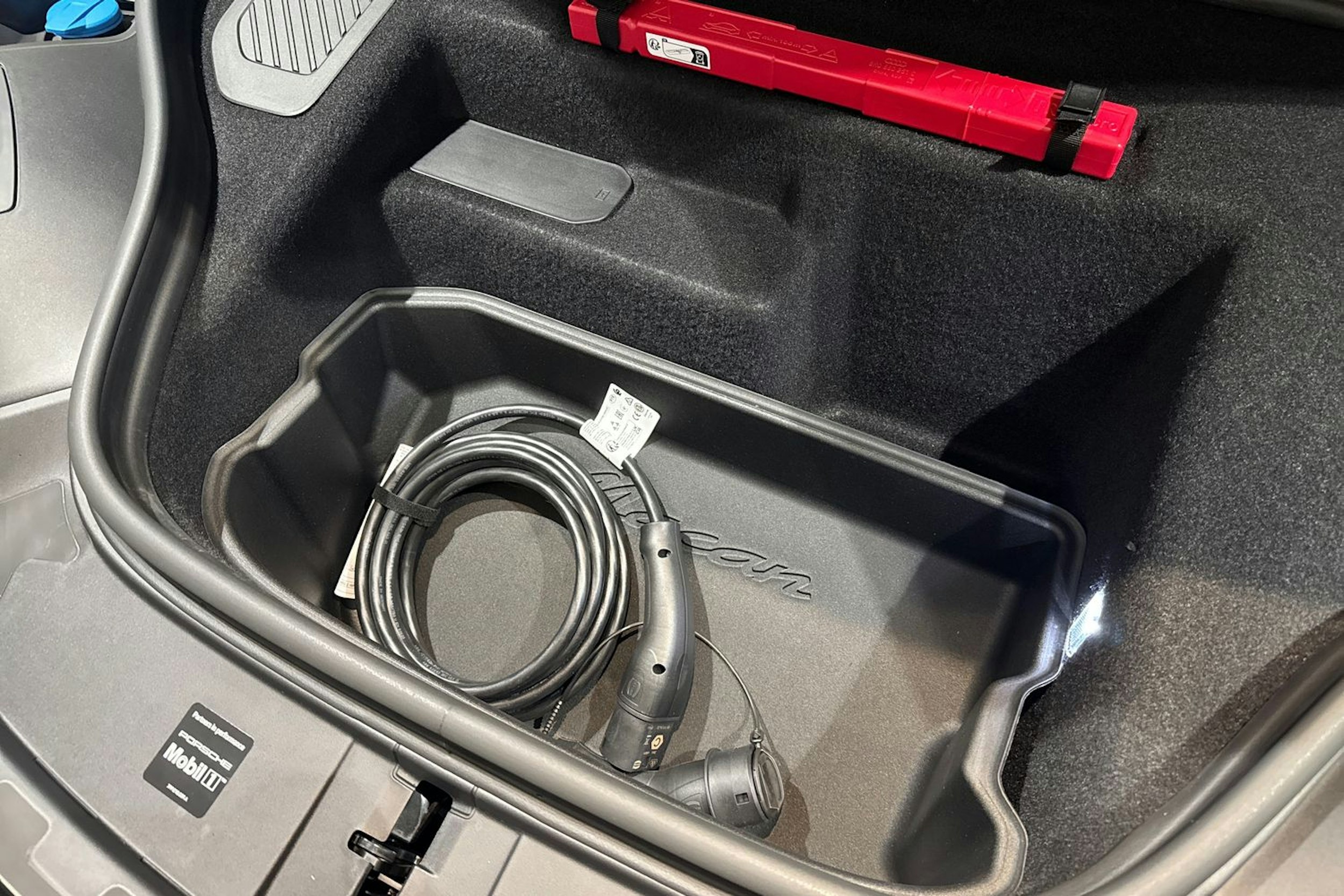 vihreä Porsche Macan 2025 kuva 21.