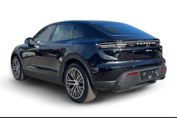 met. musta Porsche Macan 2025 kuva 2.