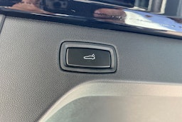 met. musta Porsche Macan 2025 kuva 10.
