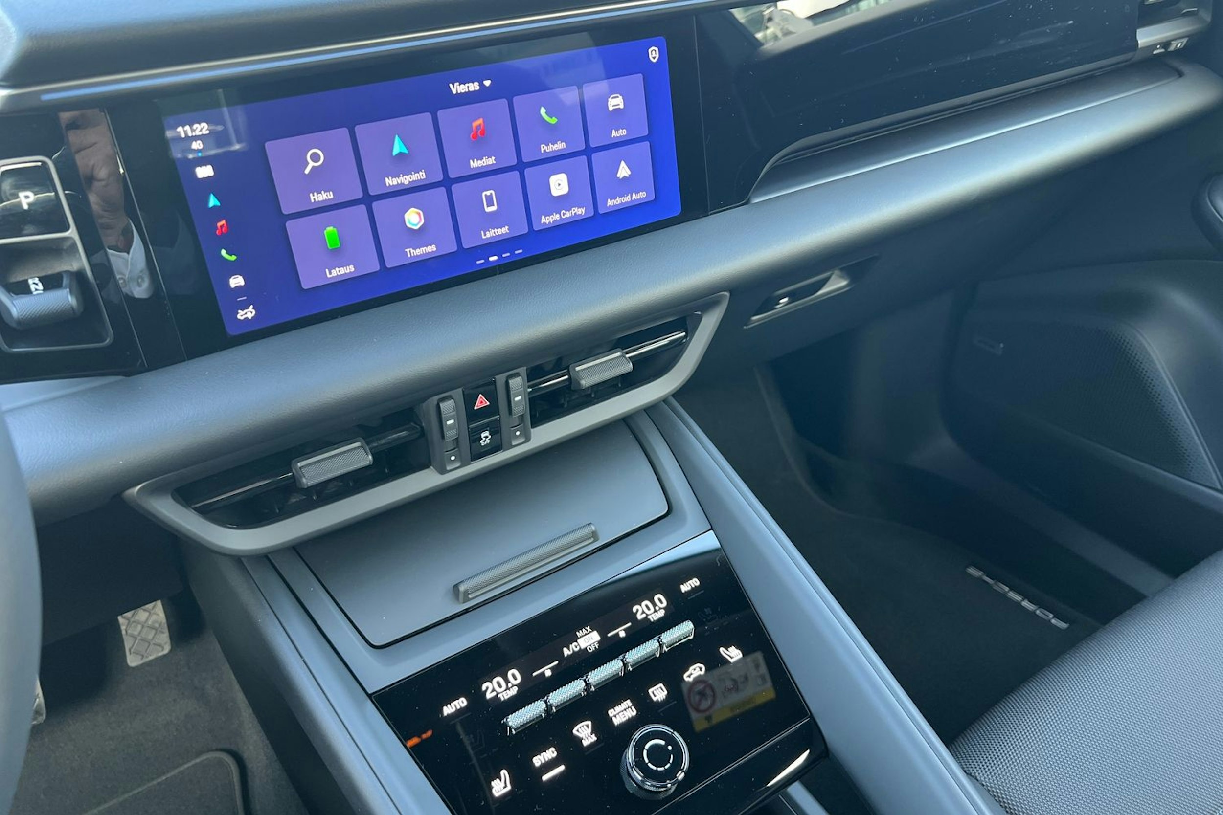 met. musta Porsche Macan 2025 kuva 12.