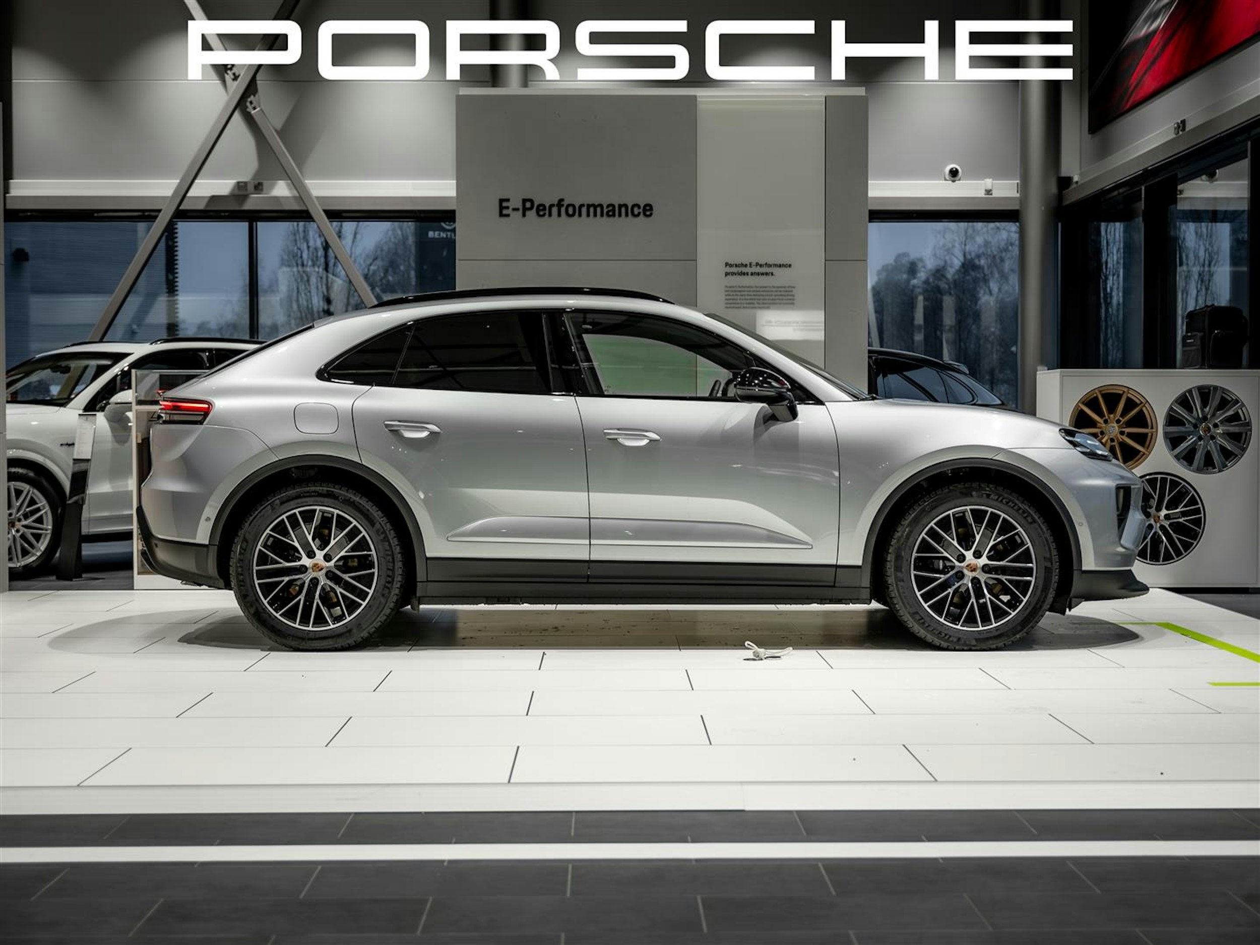 Harmaa Porsche Macan 2025 kuva 5.