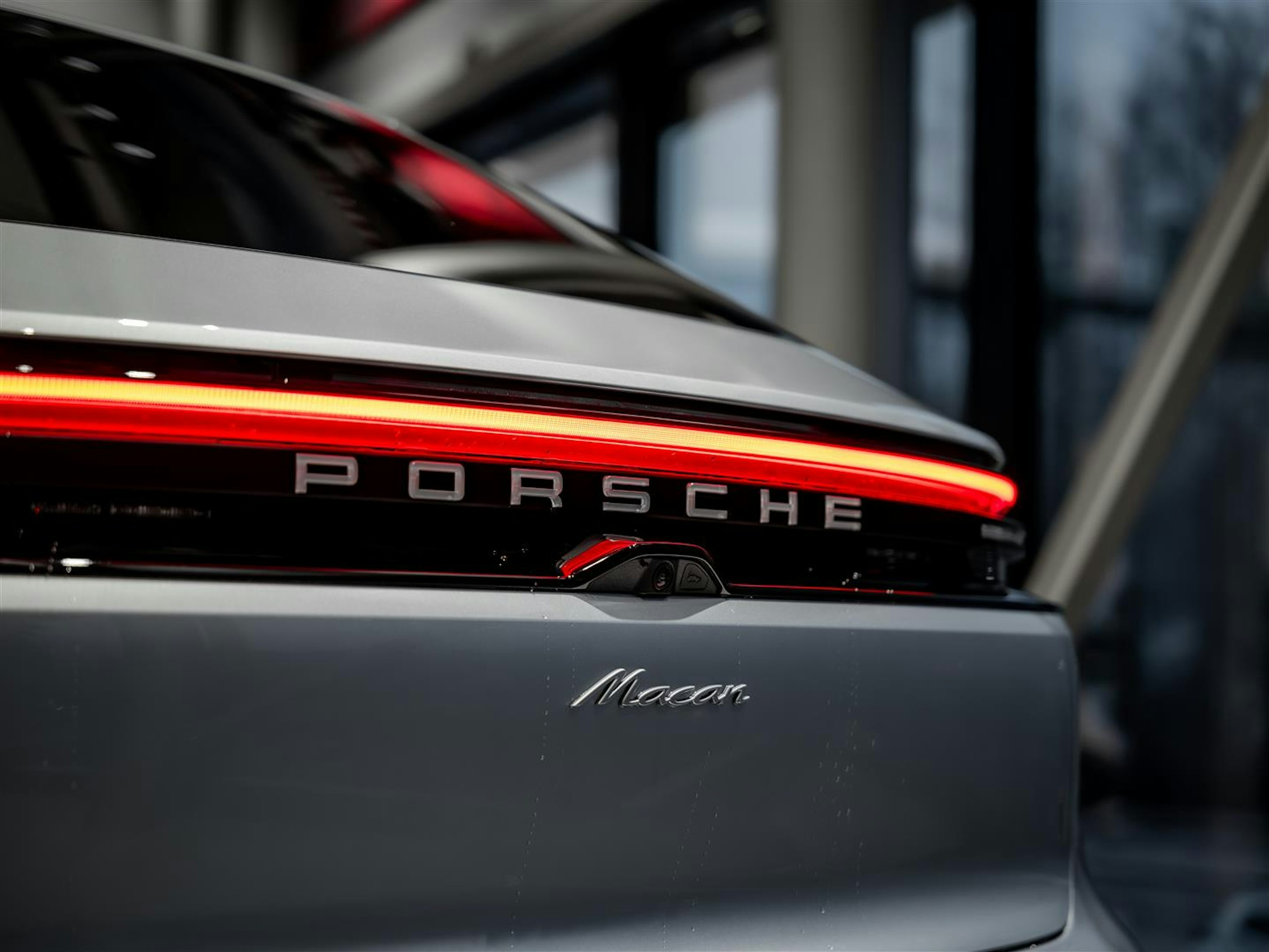 Harmaa Porsche Macan 2025 kuva 9.