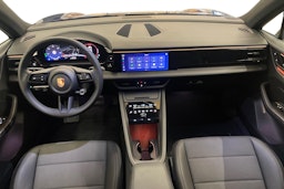 sininen Porsche Macan 2025 kuva 7.