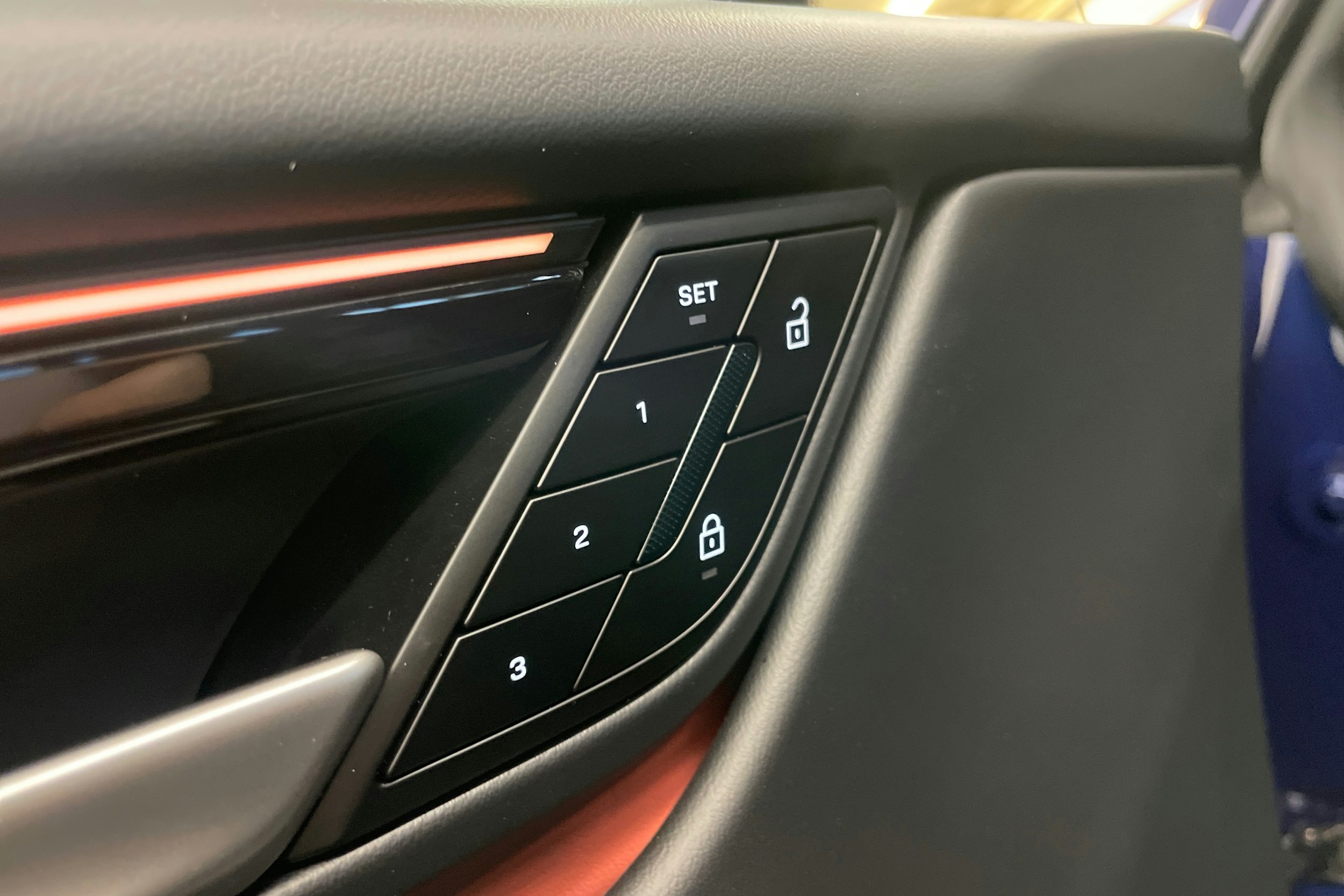 sininen Porsche Macan 2025 kuva 13.