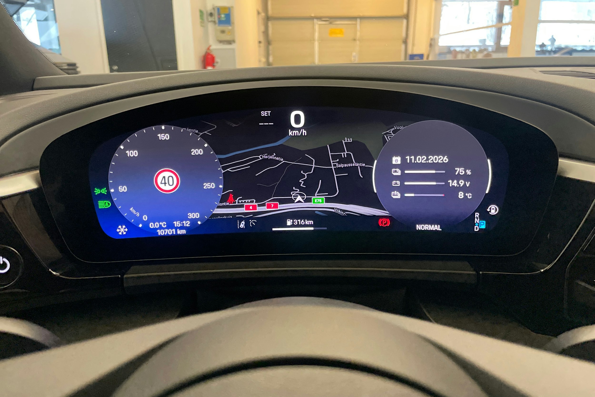 sininen Porsche Macan 2025 kuva 16.