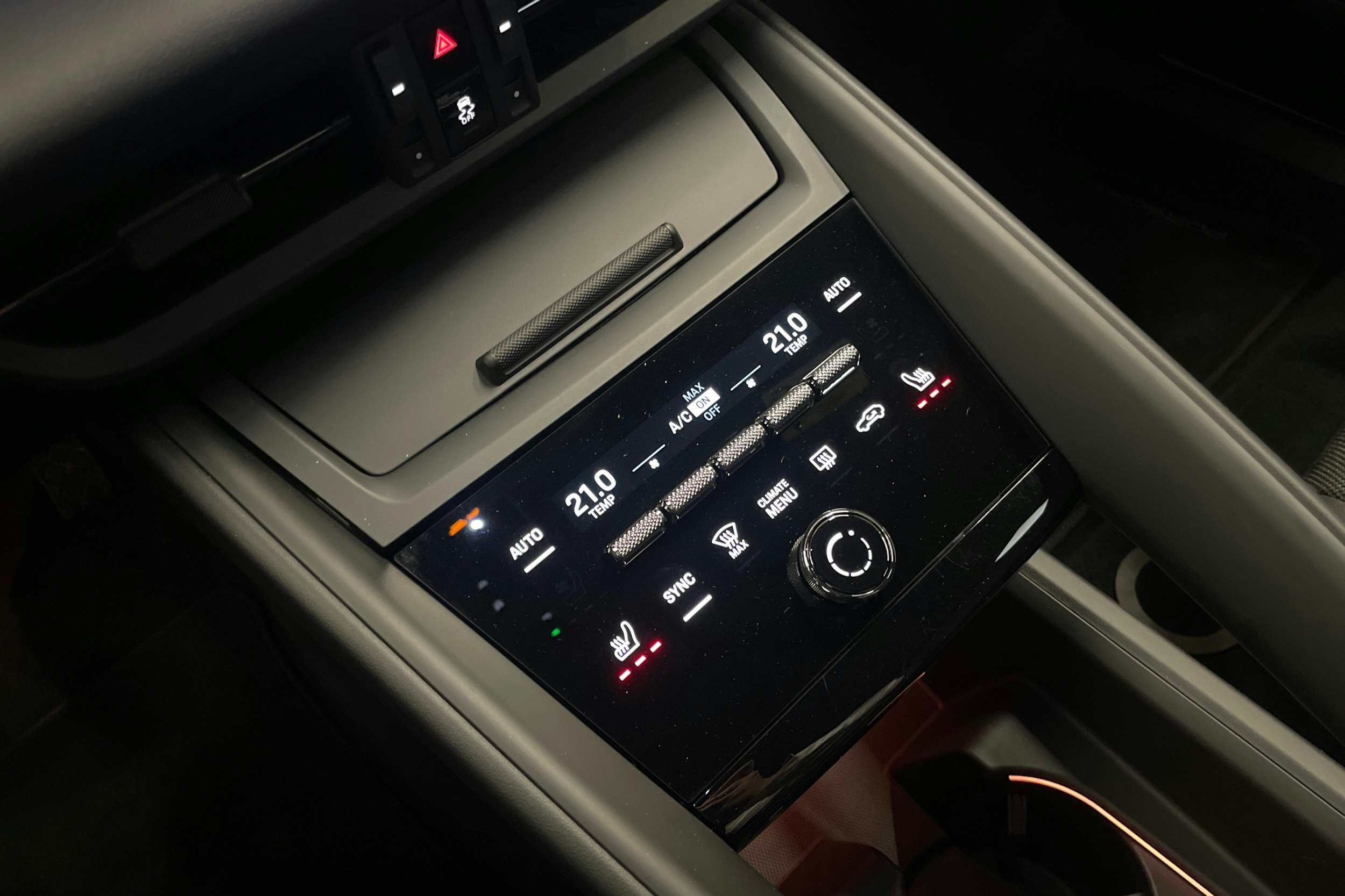 sininen Porsche Macan 2025 kuva 17.