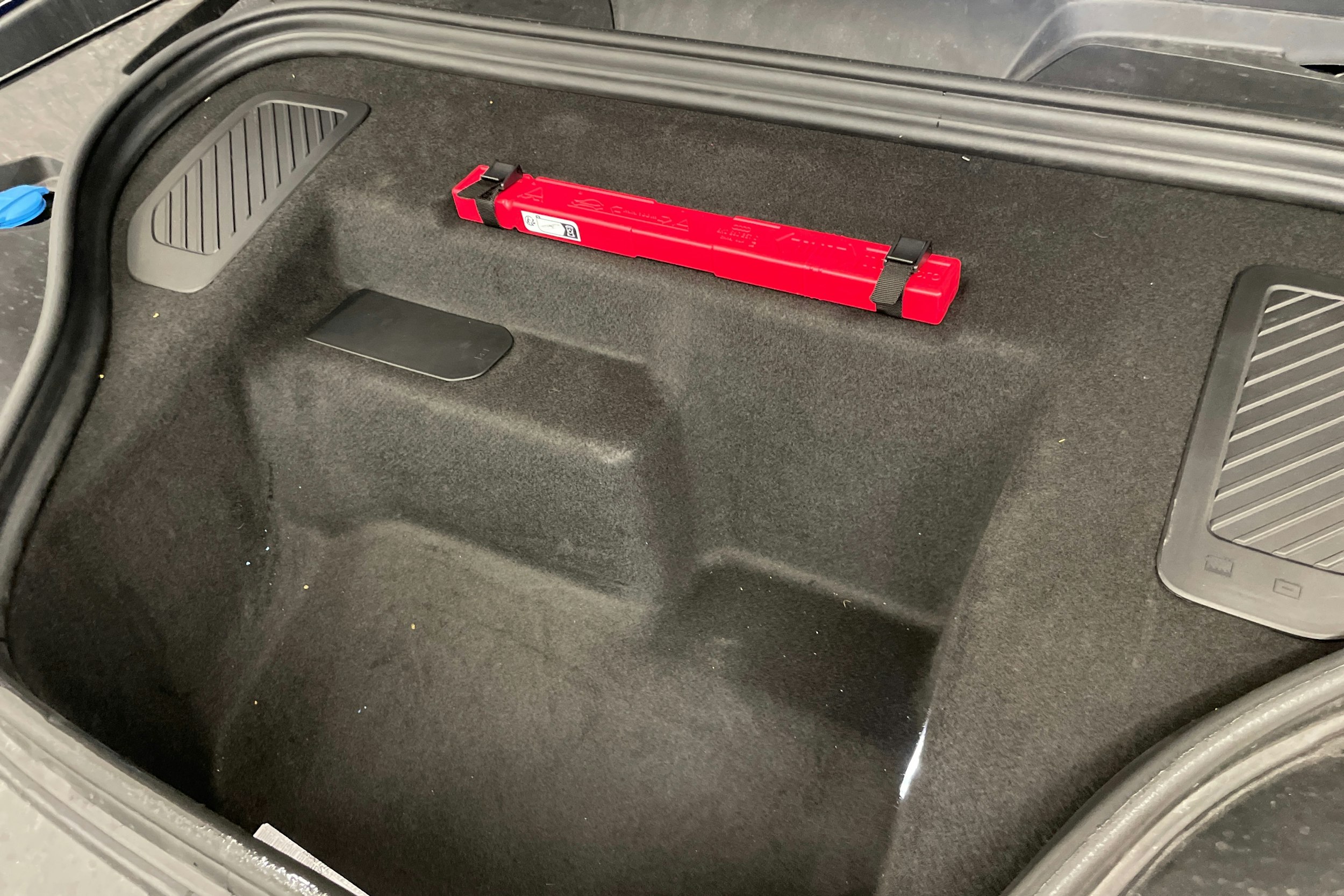 sininen Porsche Macan 2025 kuva 23.