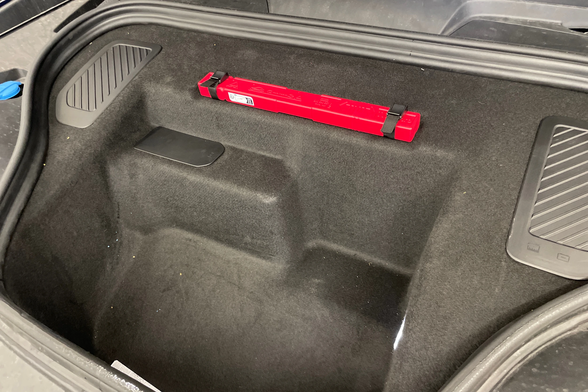 sininen Porsche Macan 2025 kuva 24.