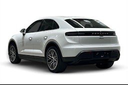 valkoinen Porsche Macan 2025 kuva 2.
