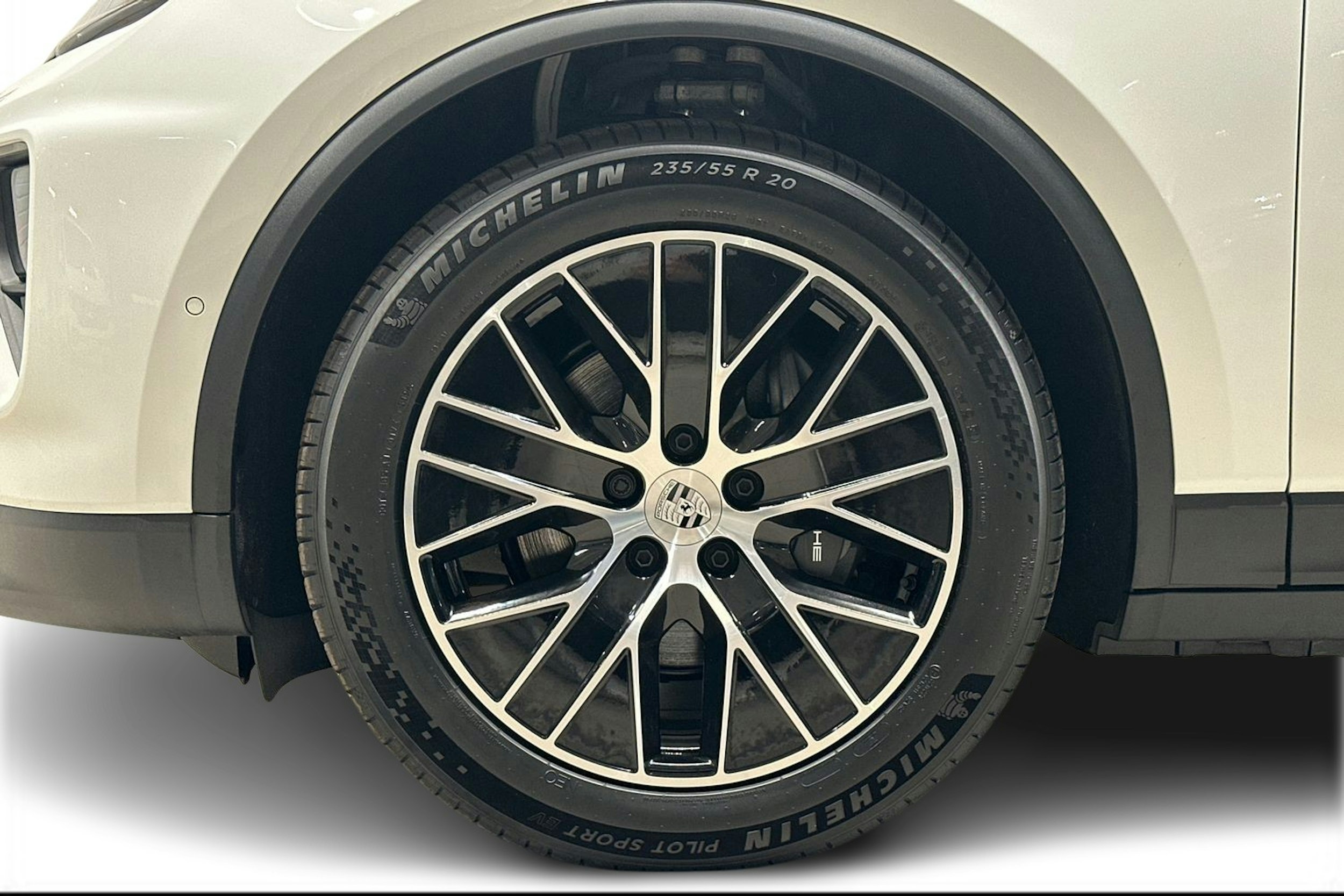 valkoinen Porsche Macan 2025 kuva 9.
