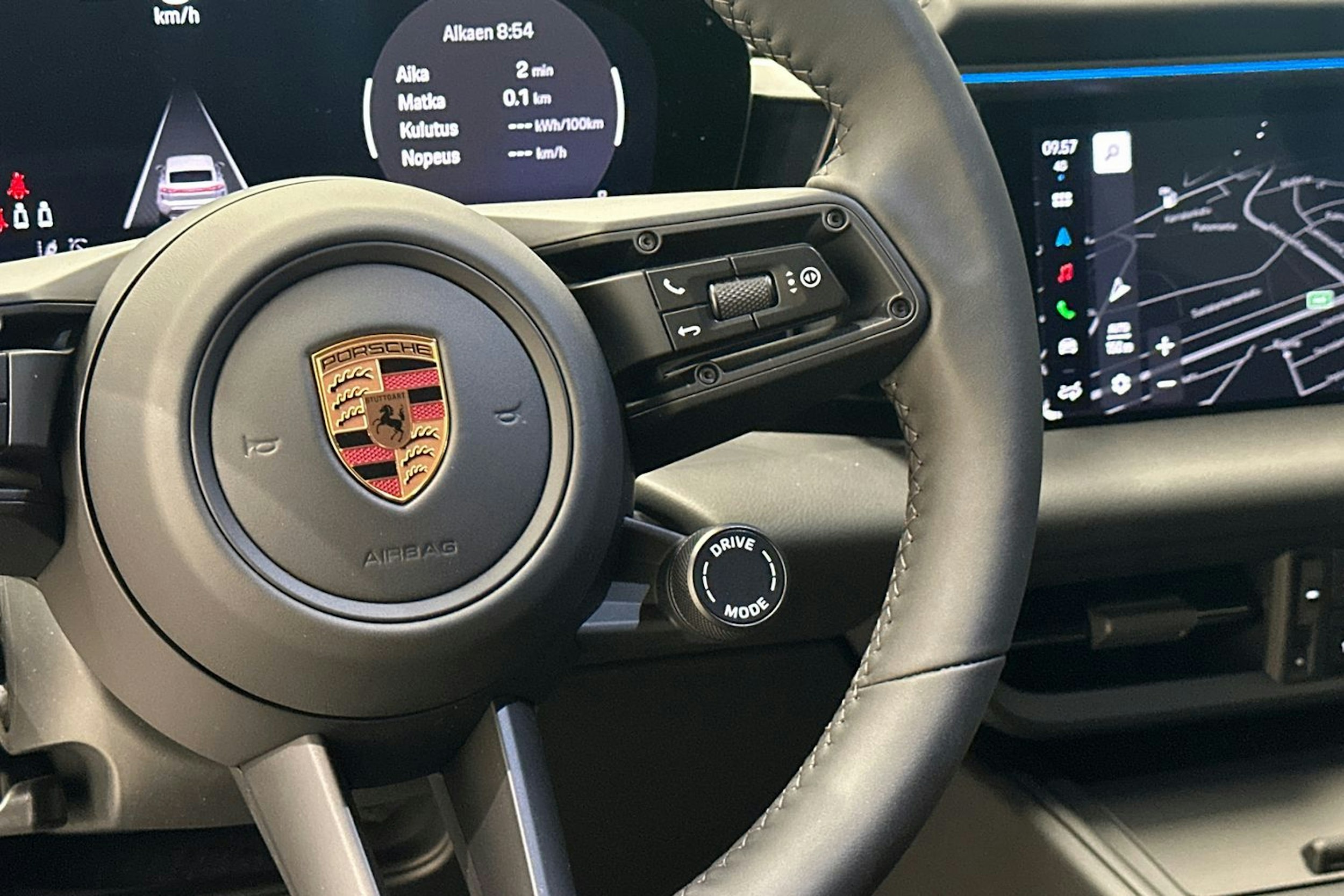 valkoinen Porsche Macan 2025 kuva 11.
