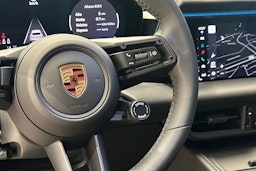 valkoinen Porsche Macan 2025 kuva 11.
