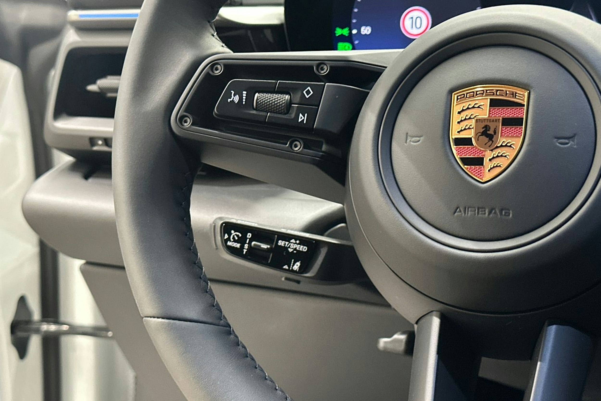 valkoinen Porsche Macan 2025 kuva 12.