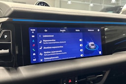 valkoinen Porsche Macan 2025 kuva 20.