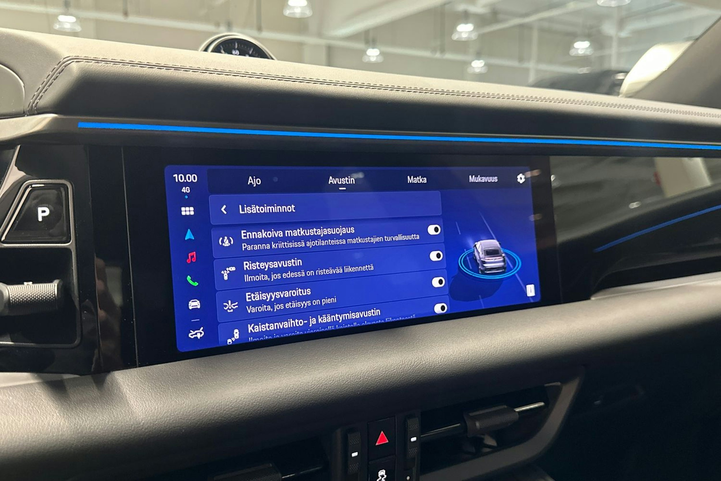 valkoinen Porsche Macan 2025 kuva 21.