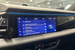 valkoinen Porsche Macan 2025 kuva 21.