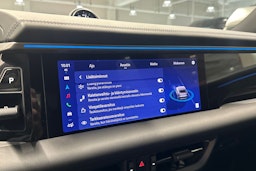 valkoinen Porsche Macan 2025 kuva 22.
