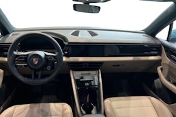 met. sininen Porsche Macan 2025 kuva 7.