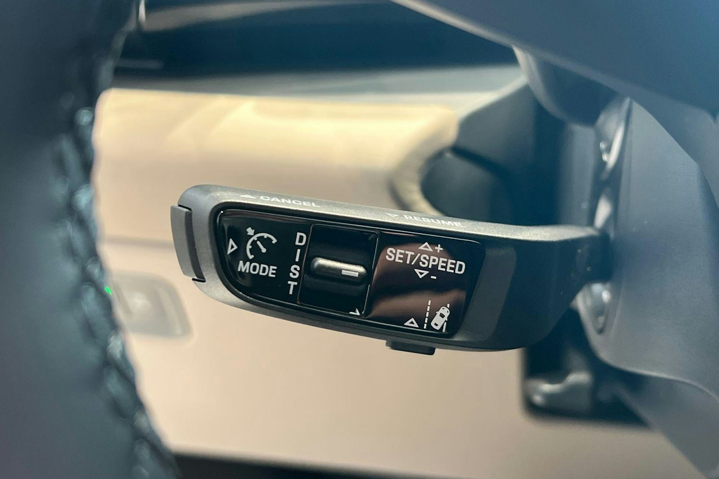met. sininen Porsche Macan 2025 kuva 10.