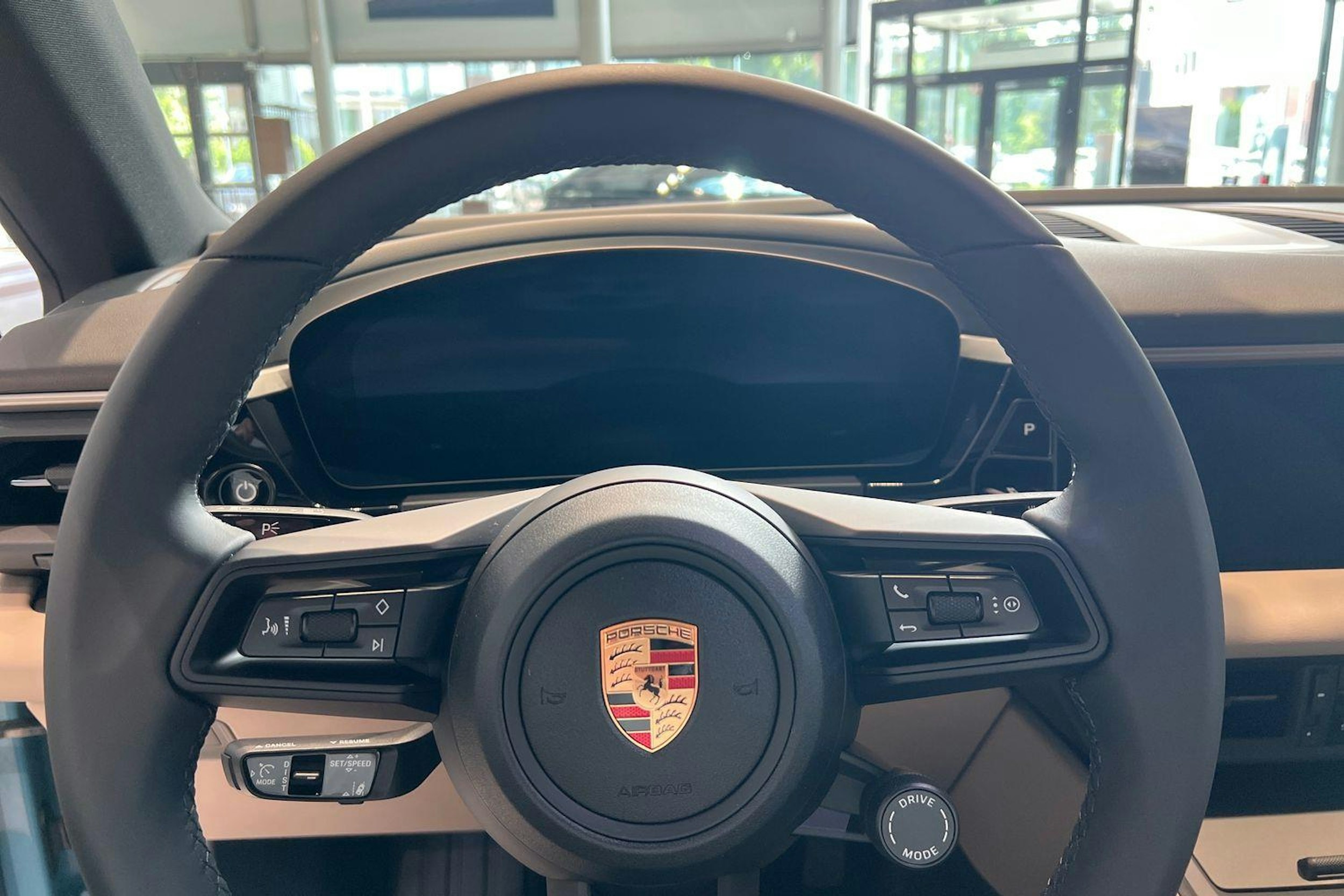 met. sininen Porsche Macan 2025 kuva 11.