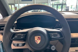 met. sininen Porsche Macan 2025 kuva 11.