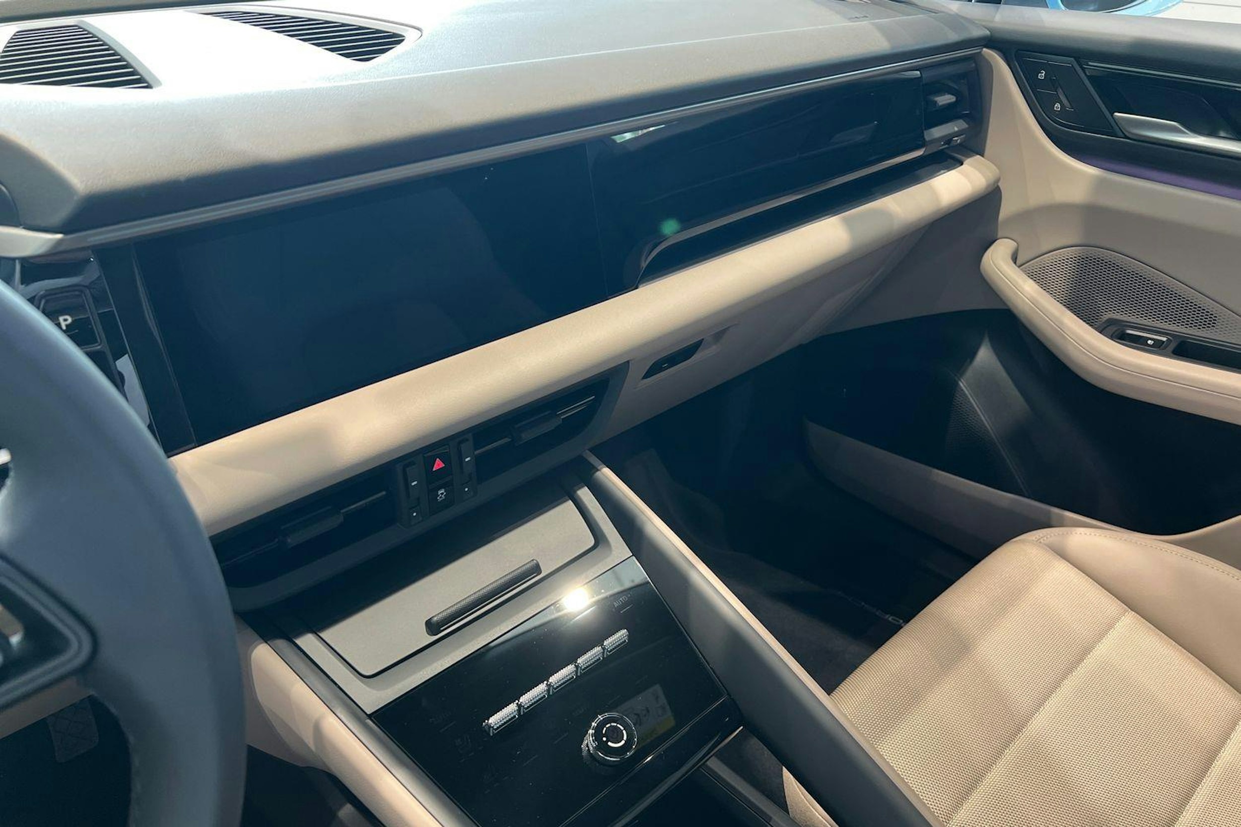 met. sininen Porsche Macan 2025 kuva 12.