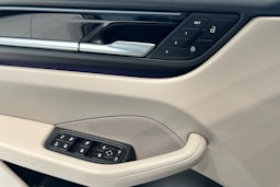 met. sininen Porsche Macan 2025 kuva 13.