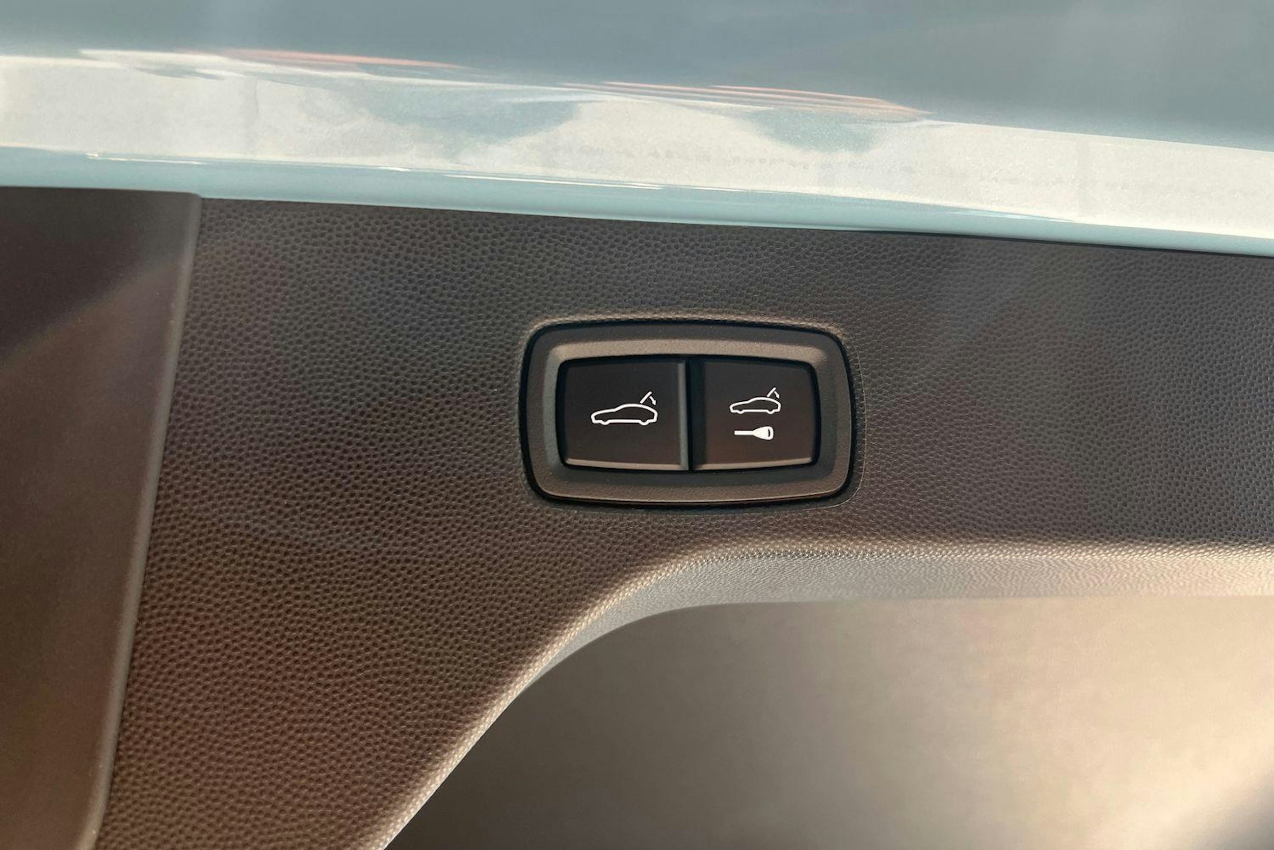 met. sininen Porsche Macan 2025 kuva 15.