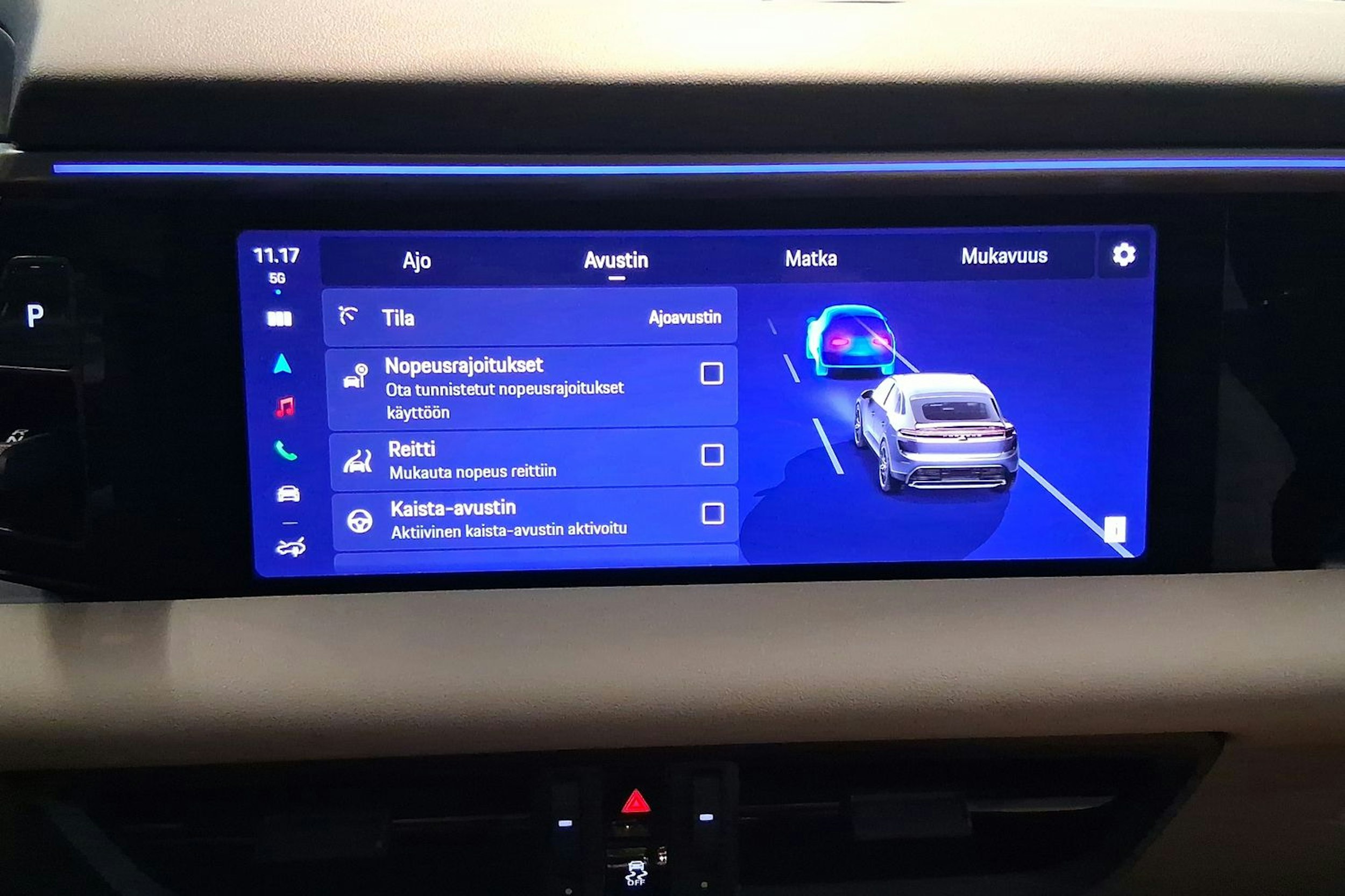 met. sininen Porsche Macan 2025 kuva 17.