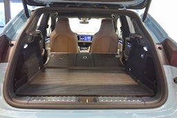 met. sininen Porsche Macan 2025 kuva 23.