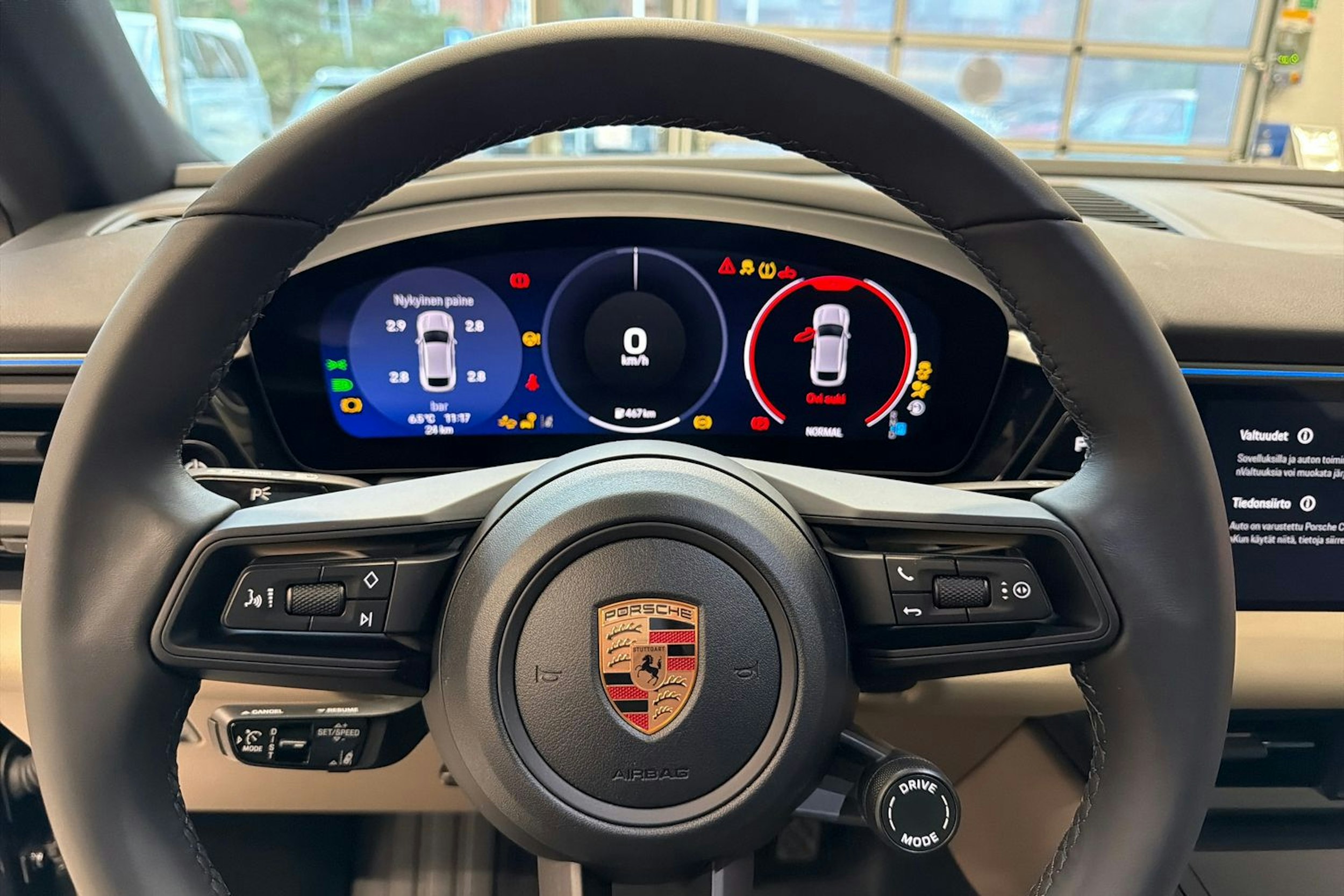 harmaa Porsche Macan 2025 kuva 9.