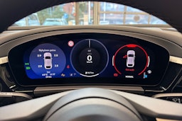 harmaa Porsche Macan 2025 kuva 10.