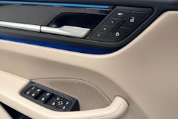 harmaa Porsche Macan 2025 kuva 13.