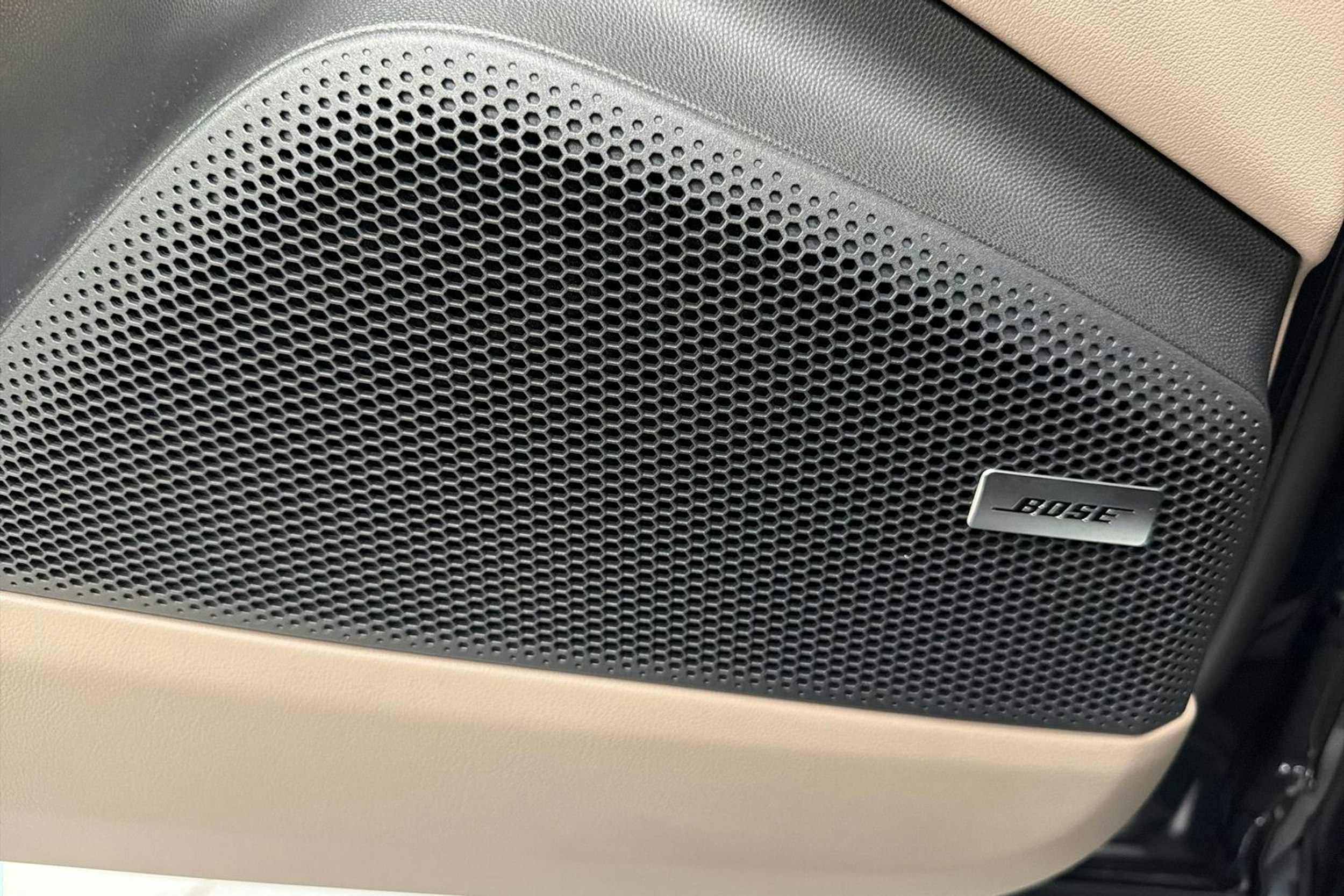 harmaa Porsche Macan 2025 kuva 14.