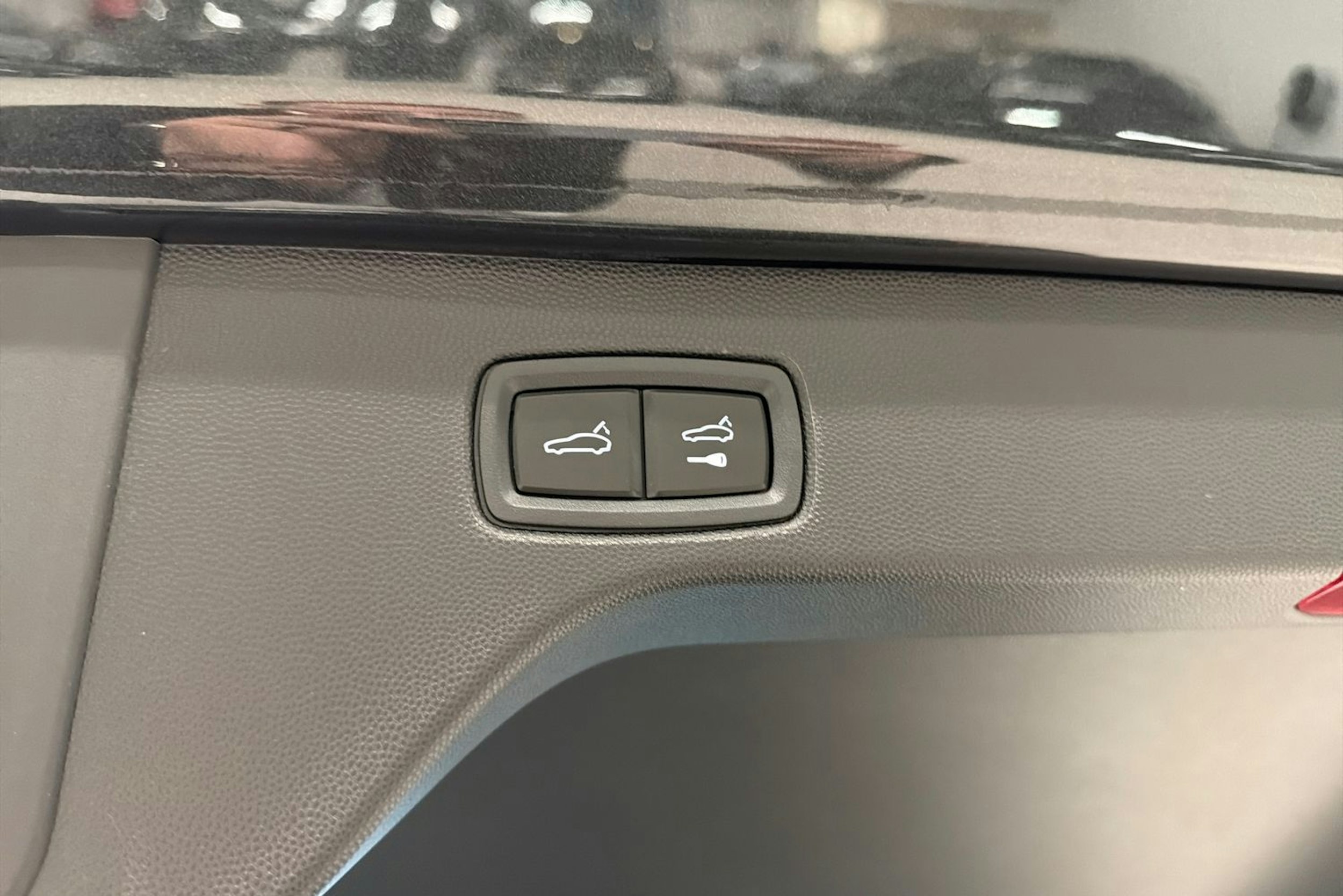 harmaa Porsche Macan 2025 kuva 18.