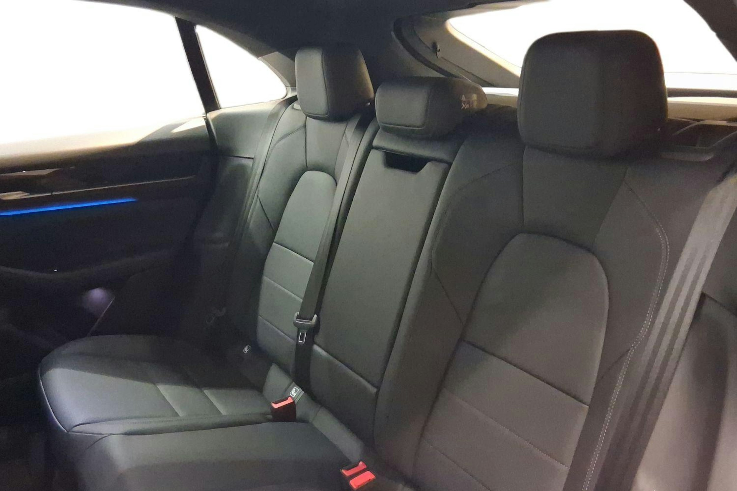 musta Porsche Macan 2025 kuva 8.