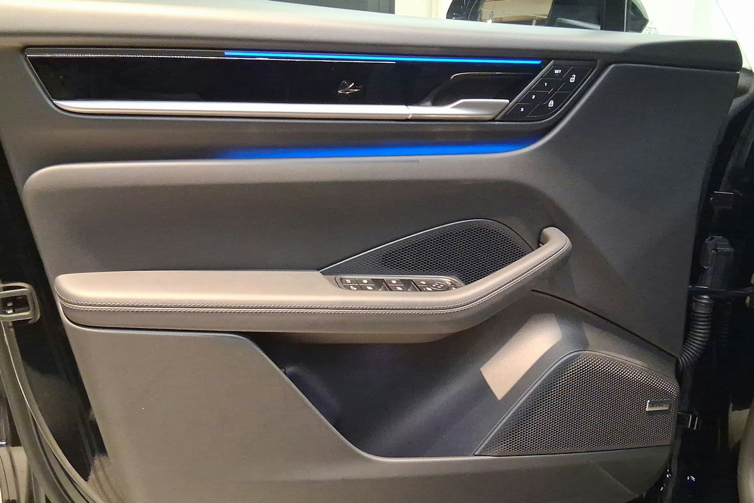 musta Porsche Macan 2025 kuva 10.